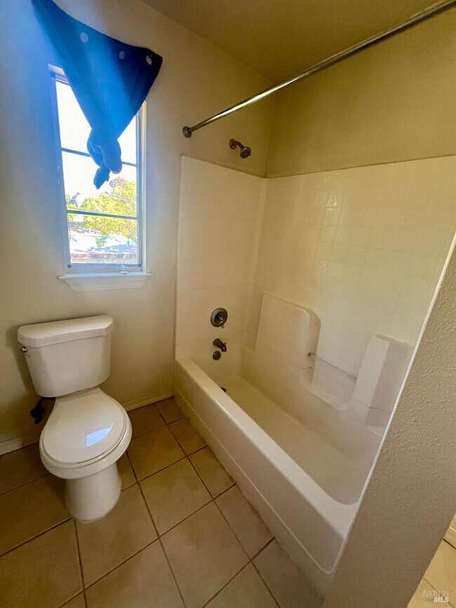 Building Photo - 160 E J St