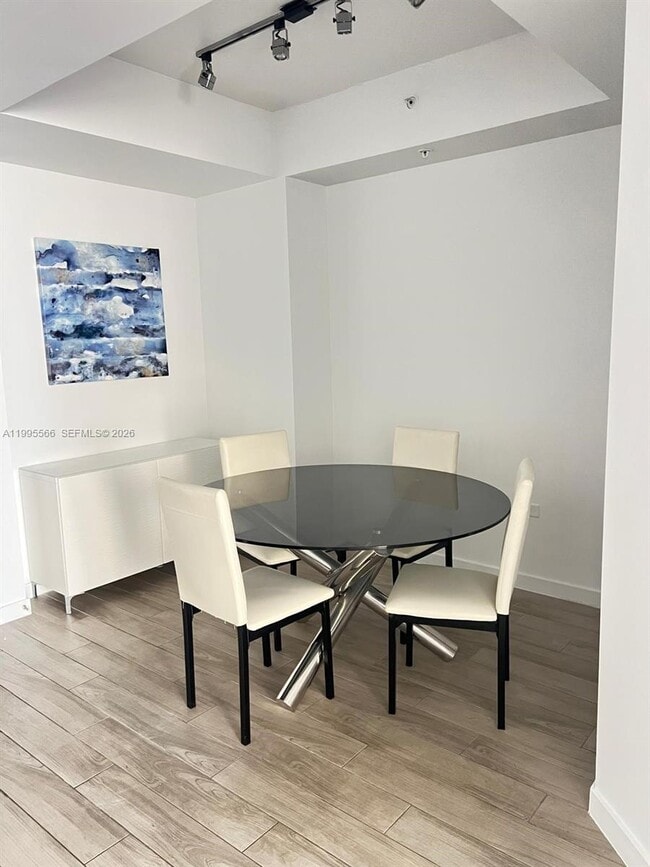 Building Photo - 999 SW 1st Ave