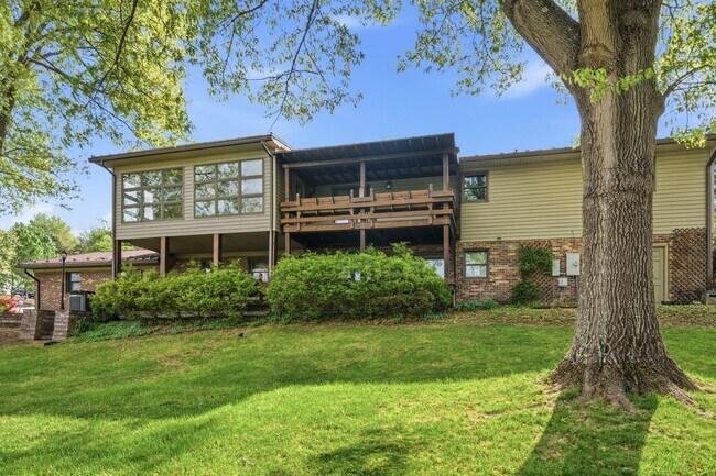 Building Photo - Spacious 5-Bedroom Home in Prestigious Blacksburg Country Club Estates