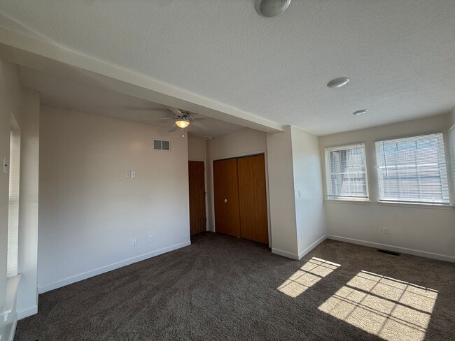 Building Photo - 211 E Lane Ave