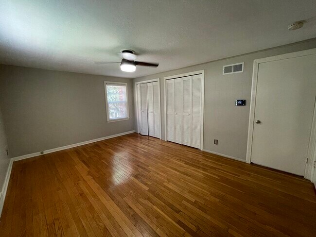 Building Photo - Gorgeous updated 2 bed/2 bath PV charmer