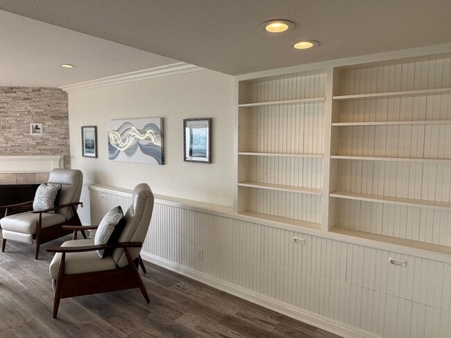 Building Photo - Remodelled Two Bedroom Condo with Ocean Views for Days!