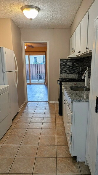 Kitchen - 2294 White Cornus Ln