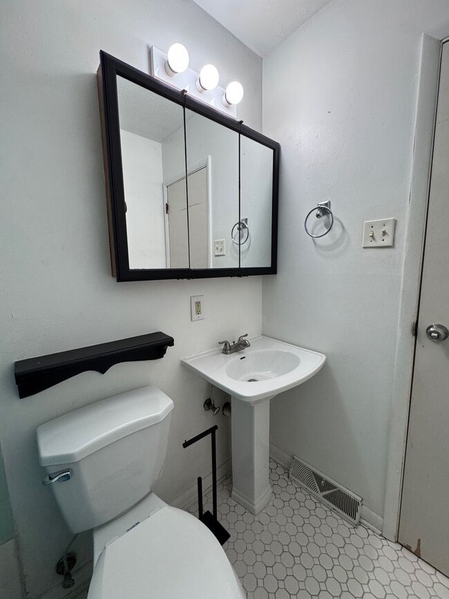 Building Photo - Swannanoa - Rent Includes All Utilities and Internet!