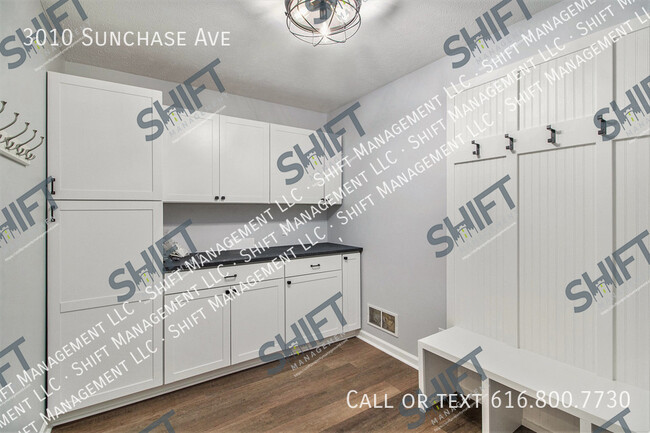 Building Photo - 3010 Sunchase Ave