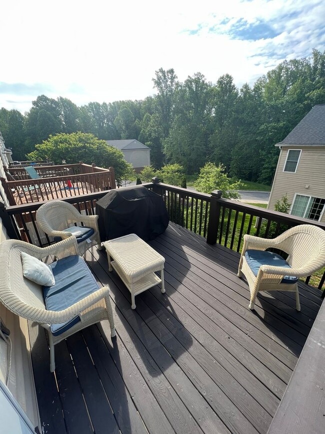 Building Photo - 4 Bedroom Town Home in Lynchburg