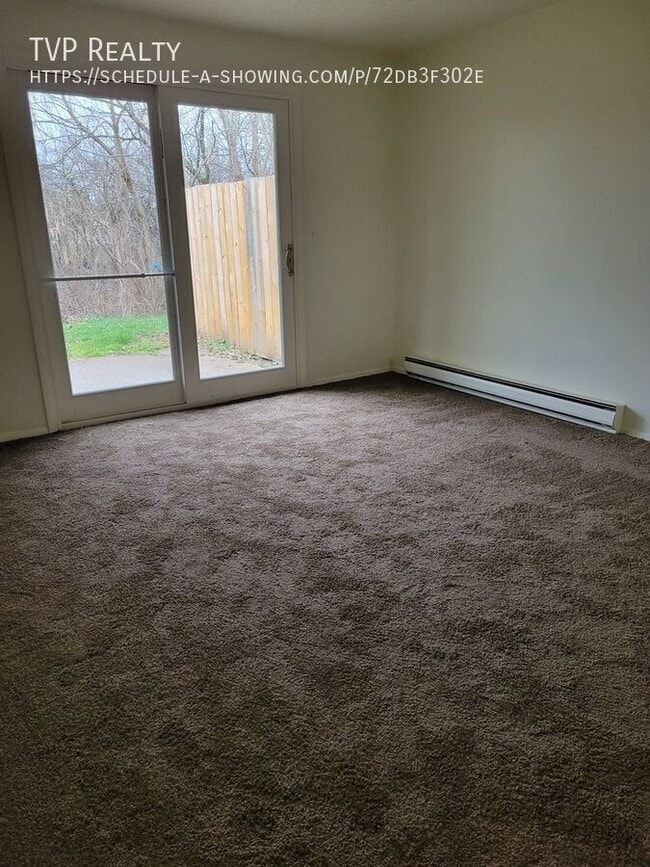 Primary Photo - 128 Fox Hill Ln
