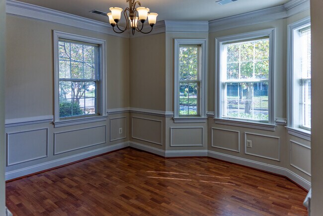 Building Photo - 315 King Farm Blvd