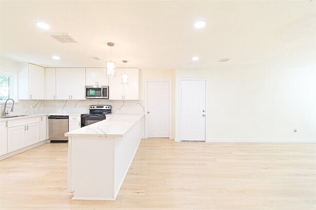 Building Photo - 13619 Elm Ct