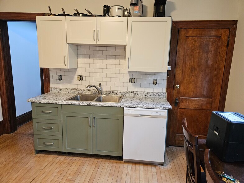 New Kitchen 2025 - 211 S Mills St