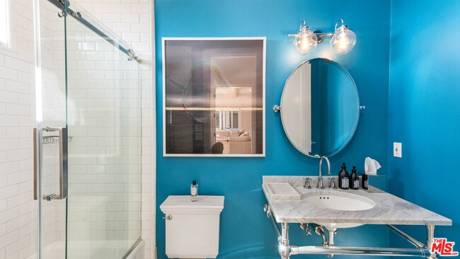 Building Photo - 6815 Dume Dr