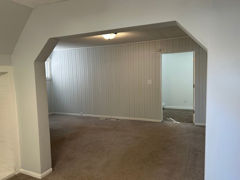 Living Room view 1 - 203 Annapolis St W