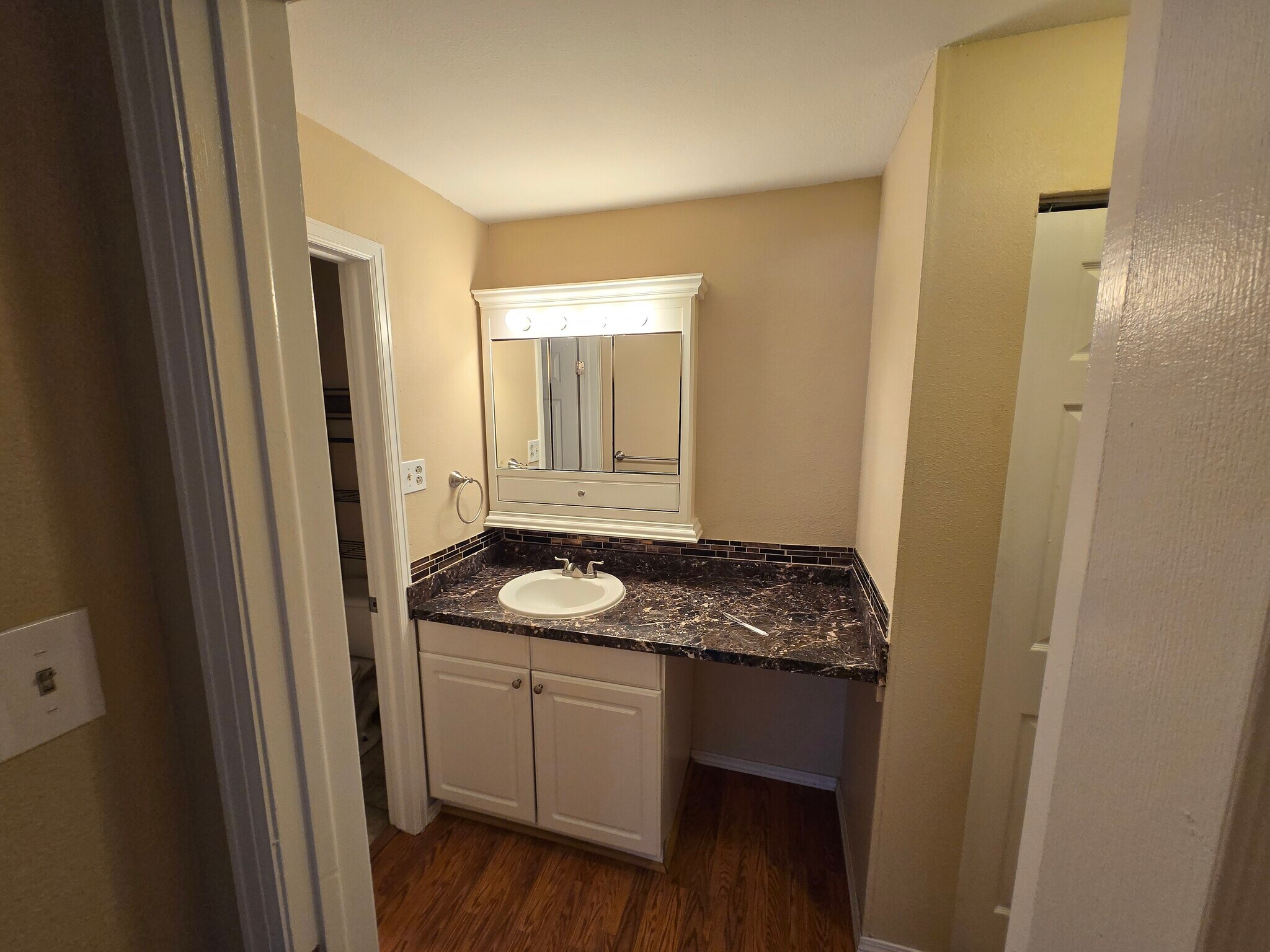 Building Photo - 2325 S Linden Ct