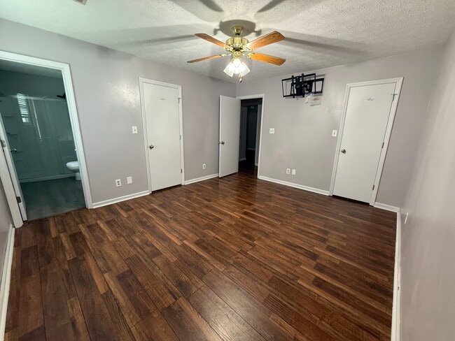 Building Photo - 4512 Hooks Ln