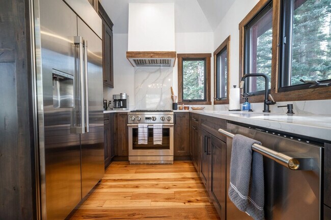 Building Photo - 116 Winterleaf Dr