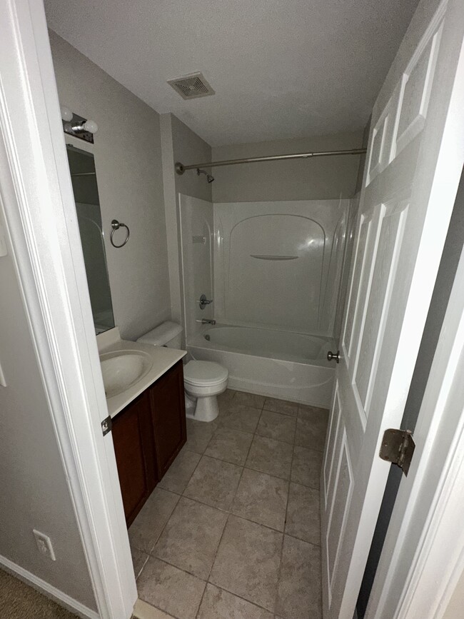 Secondary Bathroom - 11721 Coppergate Dr