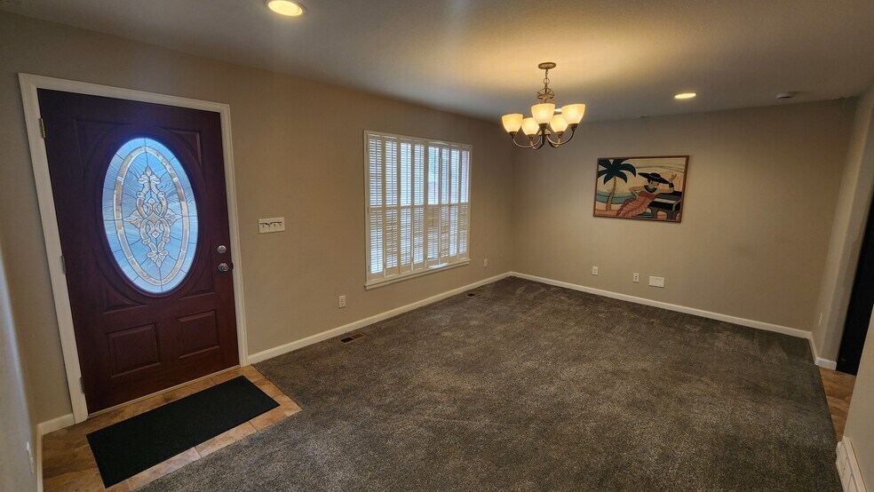 Building Photo - 7261 Avrum Dr