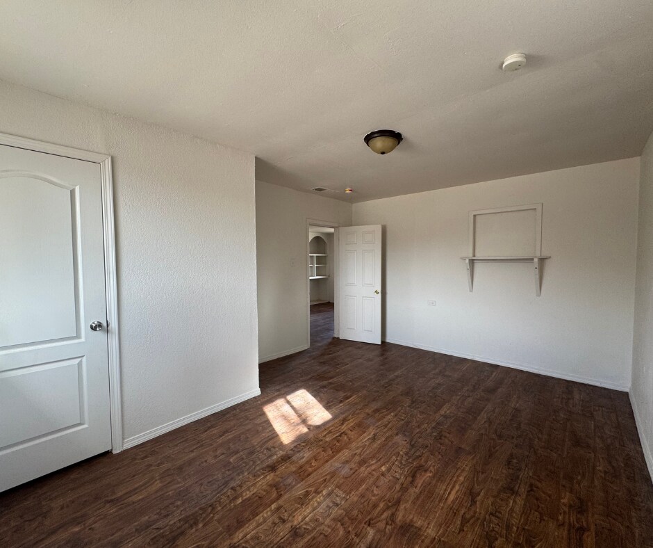 Building Photo - 252 Hillview Ave