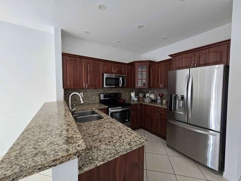 Building Photo - 10924 SW 182nd Ln