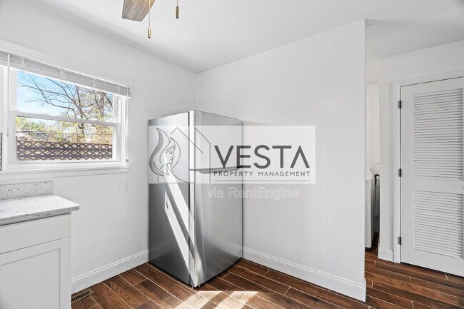 Building Photo - 6 Dogwood Ct