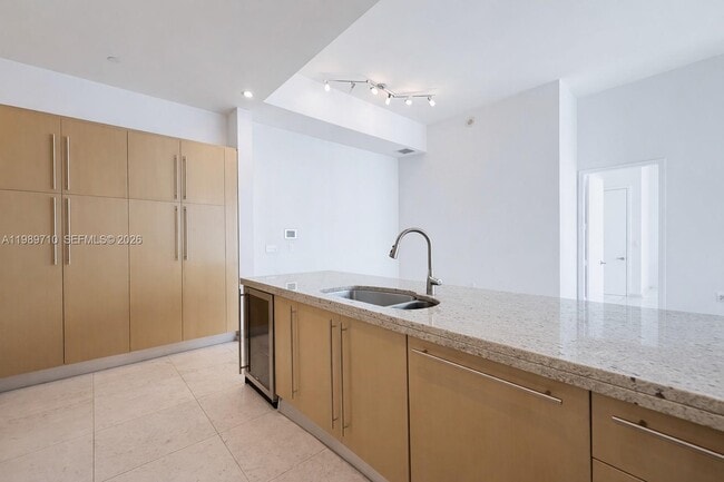 Building Photo - 900 Brickell Key Blvd