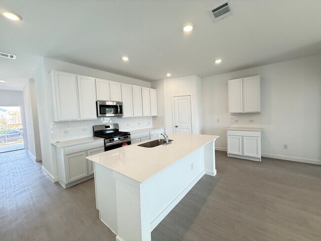 Building Photo - Brand New Lennar Home | 4 Bed | 3.5 Bath |...