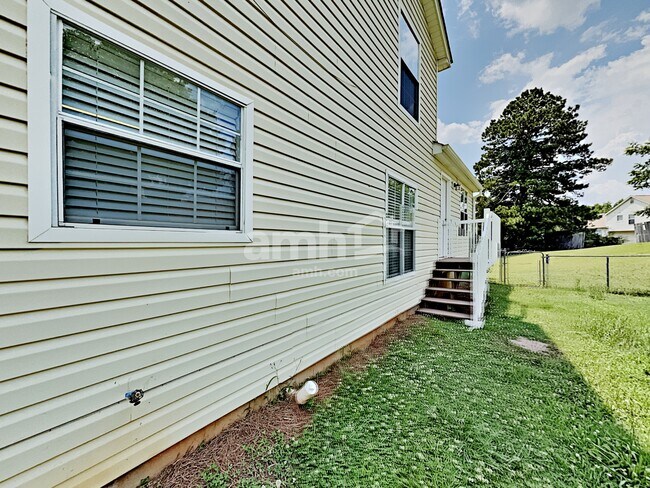 Building Photo - 341 Brookside Dr