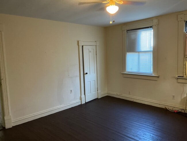 Building Photo - 521 Folks St