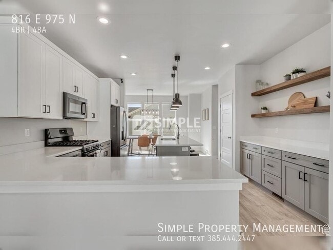 Building Photo - 816 E 975 N