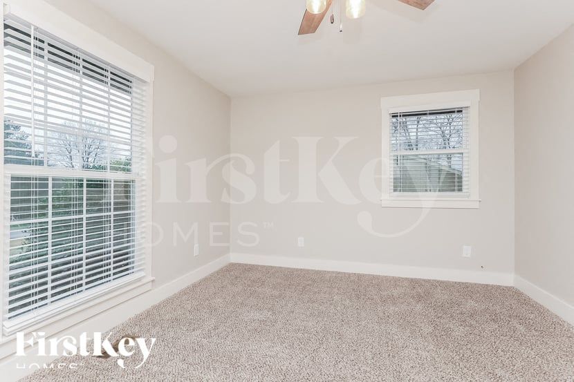 Building Photo - 208 Beech Dr