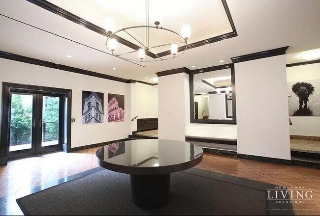 Building Photo - West Village Charming studio apartment in amazing location