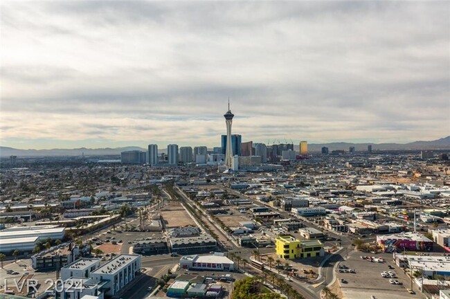 Building Photo - NEWPORT LOFTS--MAGNIFICENT PANORAMIC VIEWS...