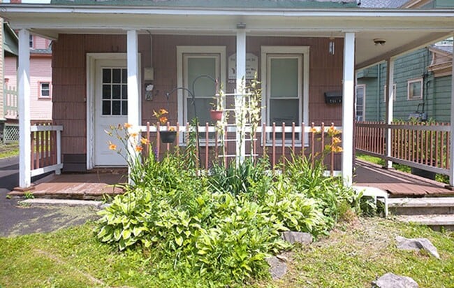 Building Photo - 715 S Beech St