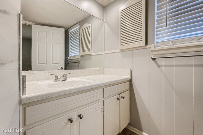 Building Photo - 4 br, 2 bath House - 5623 Lon Chaney Drive