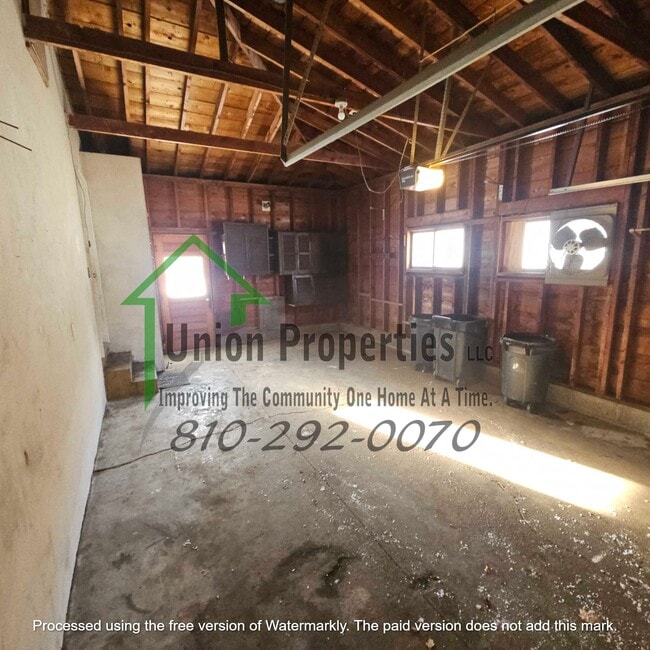 Building Photo - 3033 Pine Grove Ave