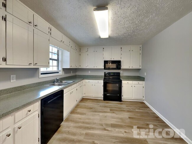 Building Photo - 135 Stephens Dr