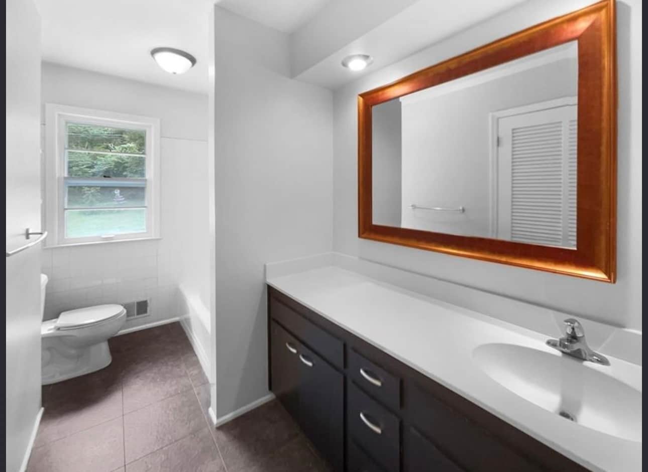 Building Photo - 119 W 104th Ter