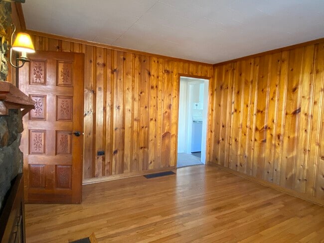 Building Photo - 729 Asbury Rd