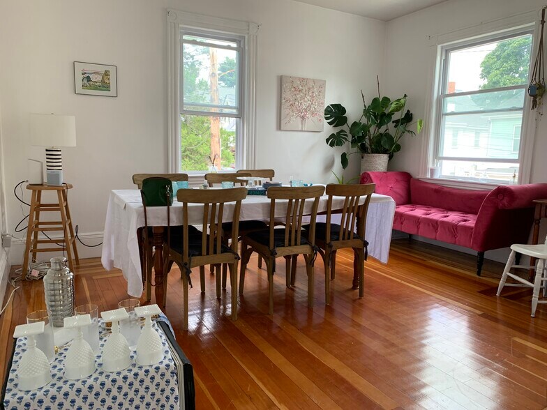 Building Photo - 16 Falkland St