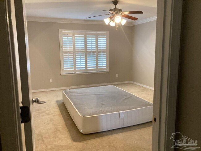 Building Photo - 8770 Kennedy Dr