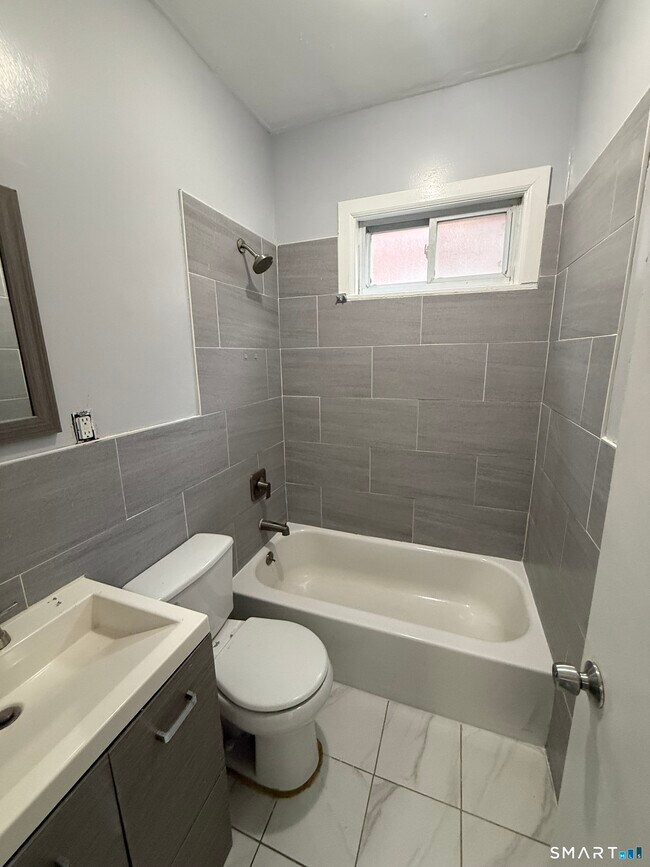 Building Photo - 378 Bond St