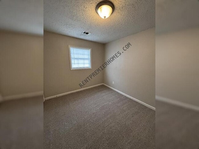 Building Photo - 217 N Bailey Blvd