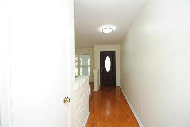 Building Photo - 11511 Creekhurst Dr