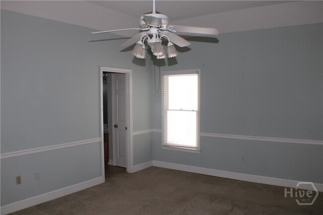 Building Photo - 6 Ardsley Ct