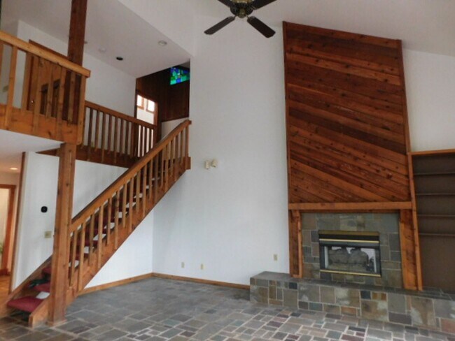 Building Photo - 20 Toppin Dr