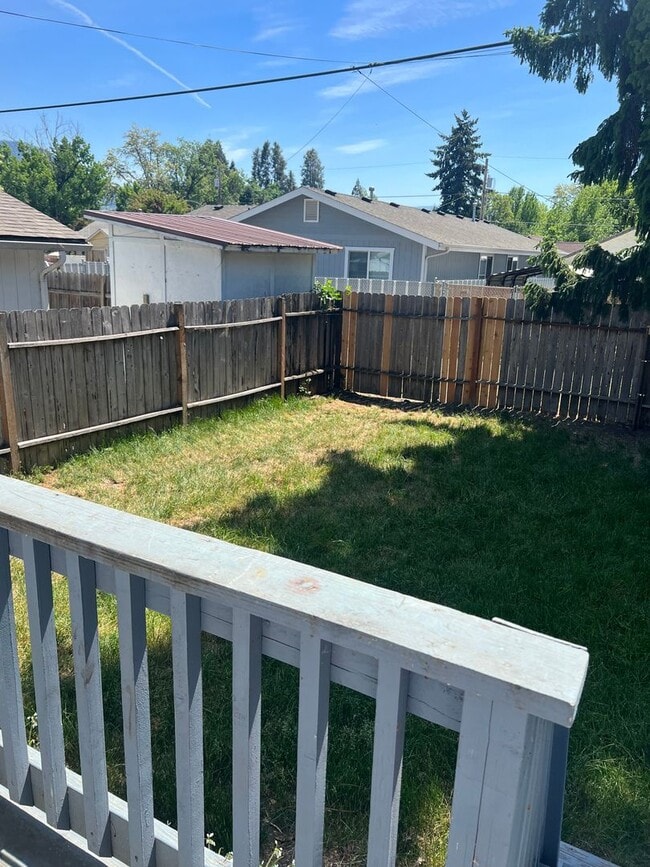 Building Photo - 2BED 1BATH - FENCED YARD, WASHER DRYER HOOKUP, STORAGE SHED, NEAR DOWNTOWN