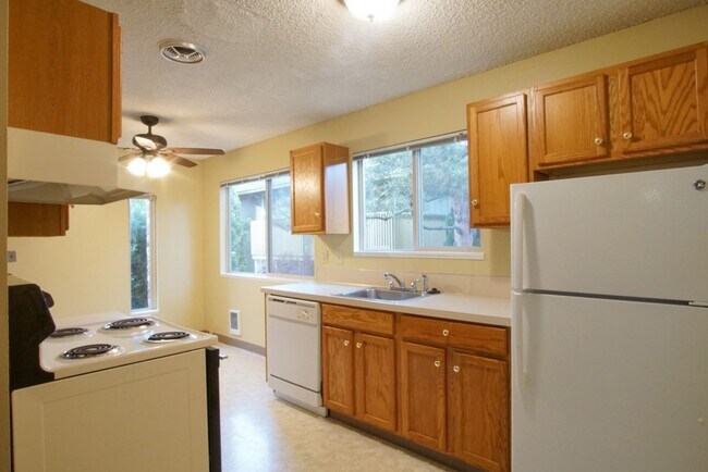 Building Photo - Close-in SE: Garden Level 1 Bdr w/ DW, Pri...