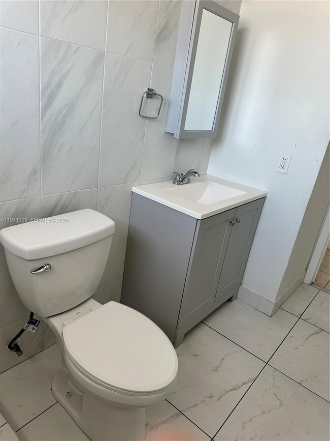 Building Photo - 543 SW 37th Ave