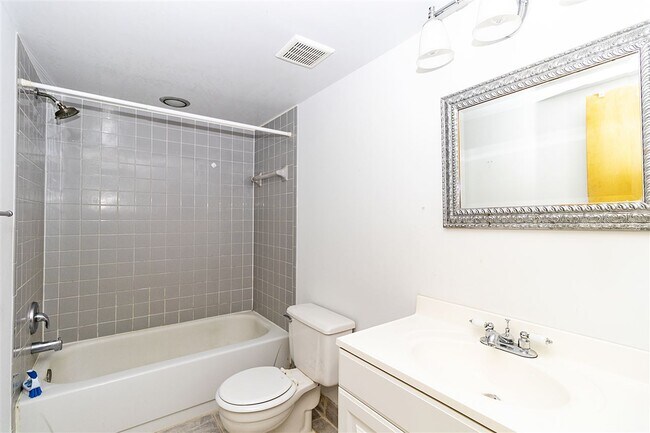 Building Photo - 200 16th St