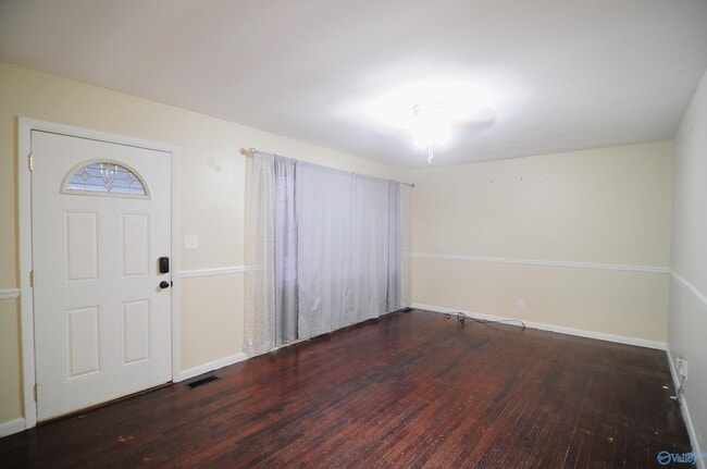 Building Photo - 1702 Truman Dr NE